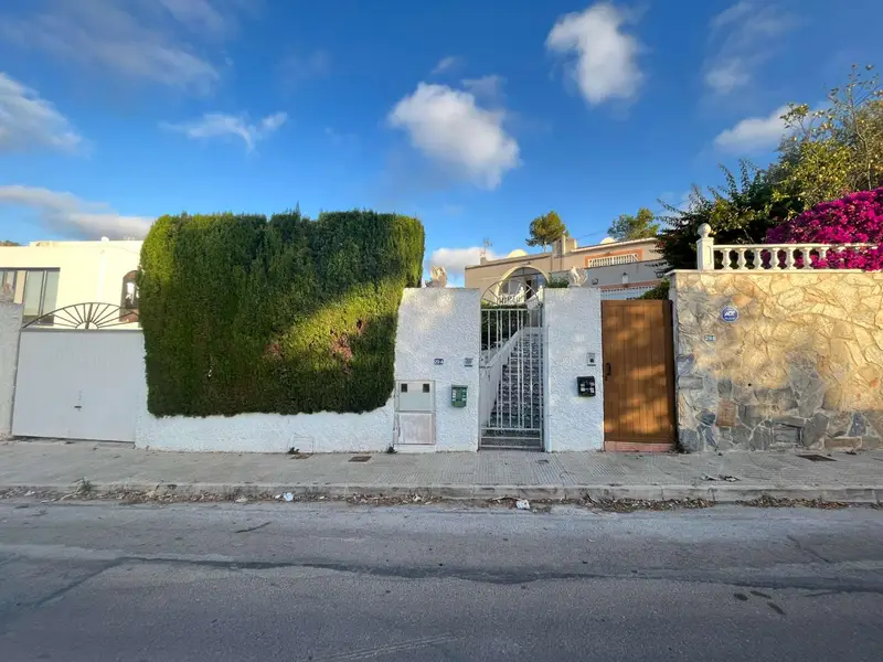 Venta Chalet Adosado con Piscina Orihuela