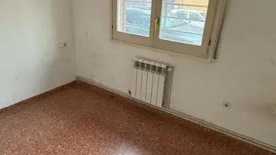 Piso en venta Carrer del Segrià 92m² 3 habitaciones Parking