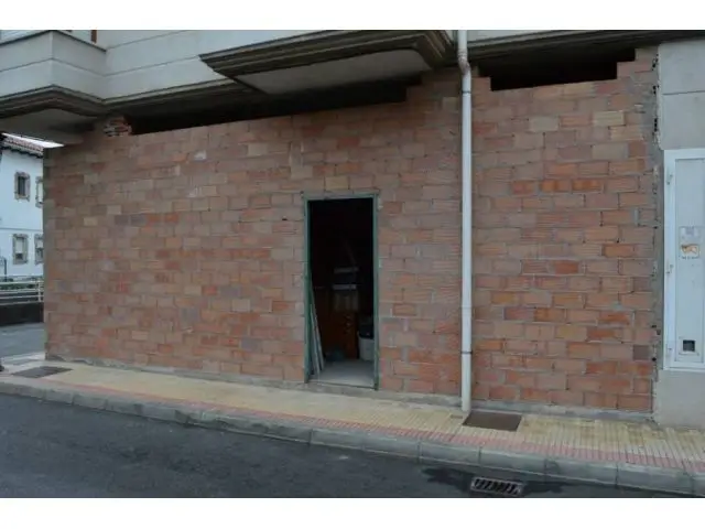 Local Comercial Diafano en Venta Centro Colindres 58m2