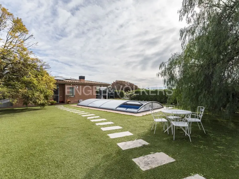Chalet en venta Sant Vicenç de Montalt con piscina y vistas al mar