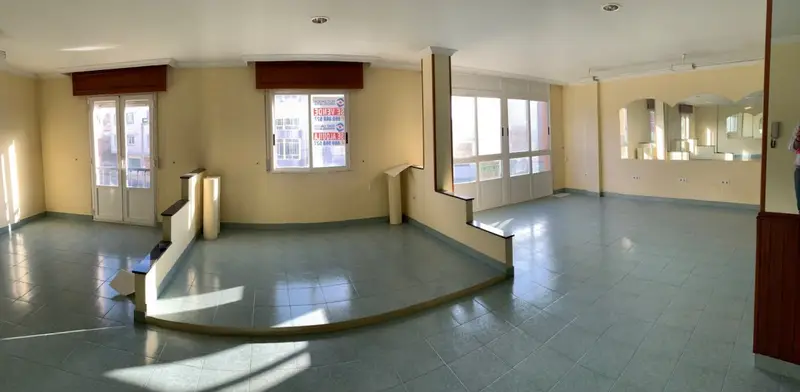 Venta Local Comercial con Patio en Rianxo