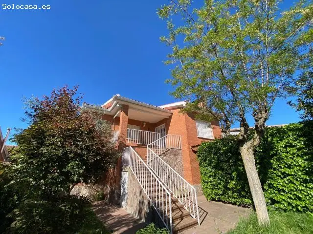 Chalet Independiente 5 Dormitorios 3 Baños Jardin Urbanizacion Privada