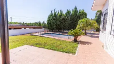 Chalet en Venta Calle Romero 5 Dormitorios Piscina Jardin