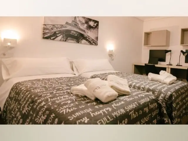 Se alquila habitación en piso de 6 habitaciones en Valencia