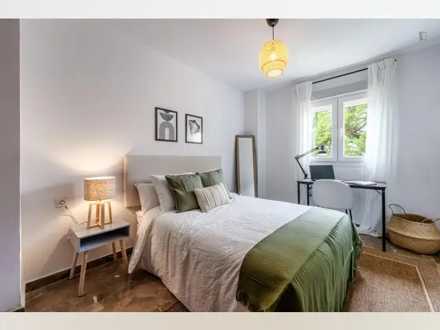 Habitación en alquiler Málaga: Amueblada, servicios incluidos