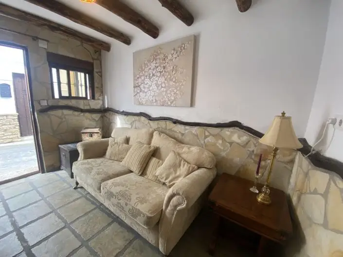 Casa de Pueblo con 4 Dormitorios y Piscina Climatizada en Olvera