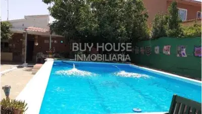 Chalet en Venta Cedillo del Condado con Piscina