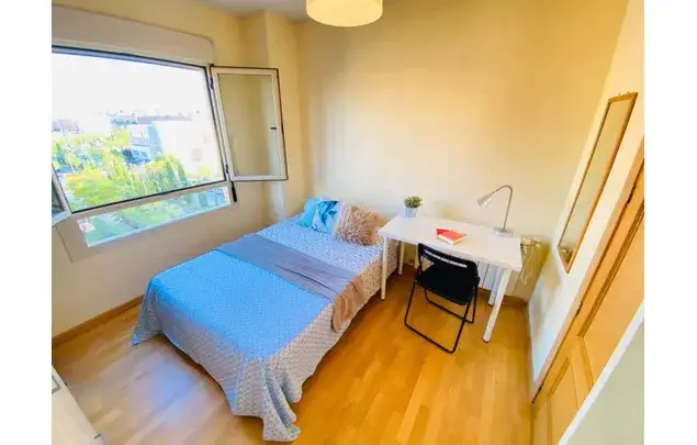 Rent a room of 180 m² in Pinto