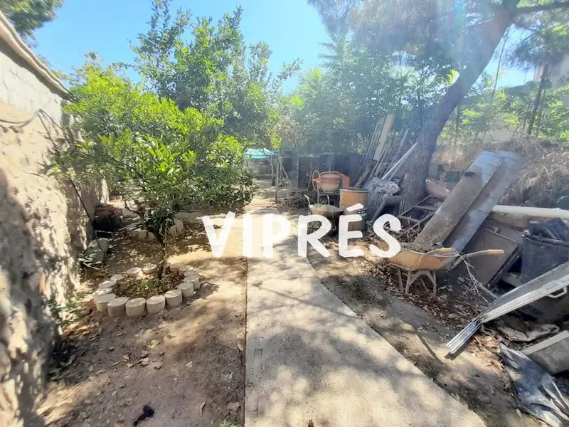 Chalet en venta en Cáceres casco antiguo con jardín y garaje triple