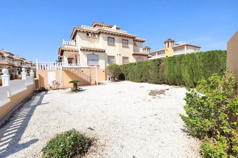 Venta Adosado con Trastero y Vistas al Mar en Orihuela Costa