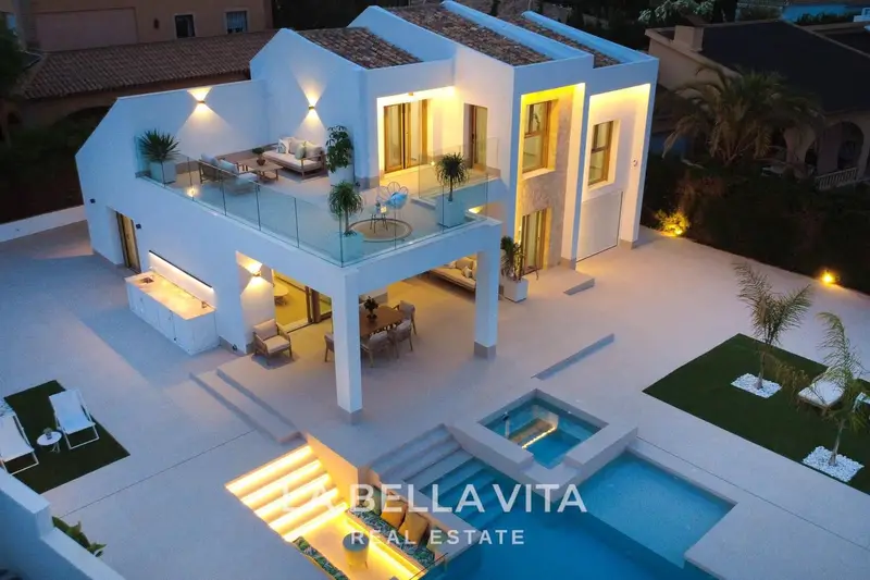 Villa de Lujo en Campoamor - Piscina Privada y Cerca del Mar