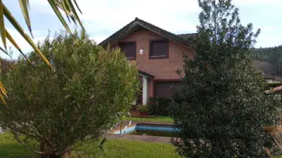 Chalet en Venta Rioseco de Guriezo Jardin Piscina Privada