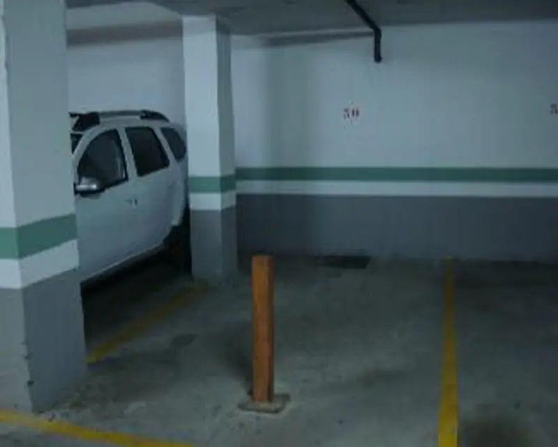 Garaje en venta en Granada 12m2 Maria de Maeztu