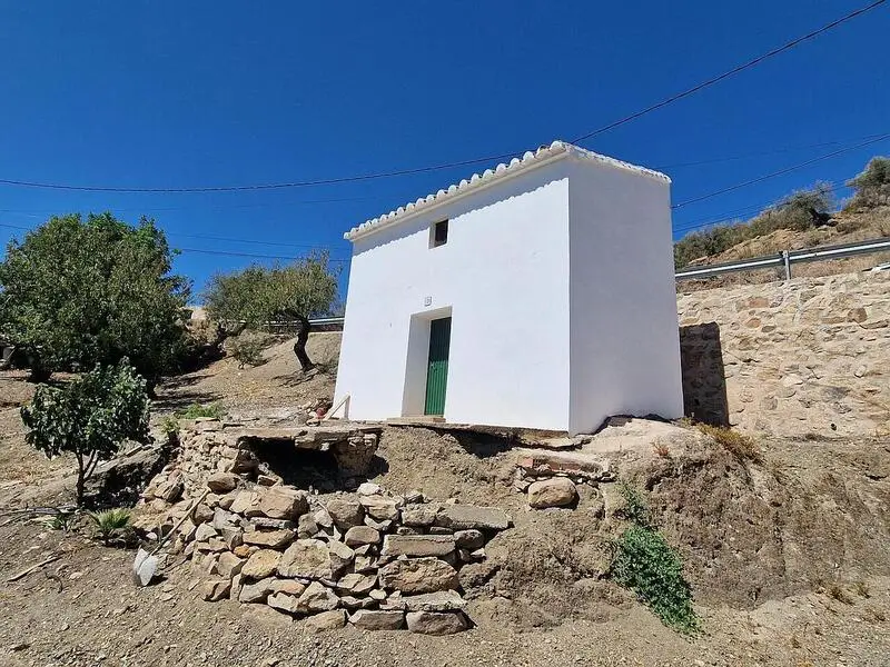 Villa de 5 Dormitorios con Unidad Comercial en Los Romanes