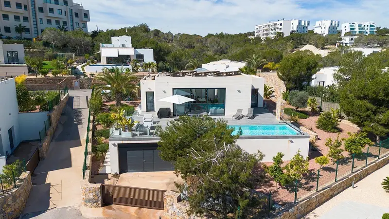 Villa de Lujo en Campoamor 4 Dormitorios Piscina Climatizada