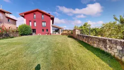 Chalet de Lujo en Urarte con Jardín y Río