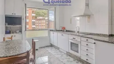 Piso en Pola de Lena con 3 habitaciones y excelentes comunicaciones