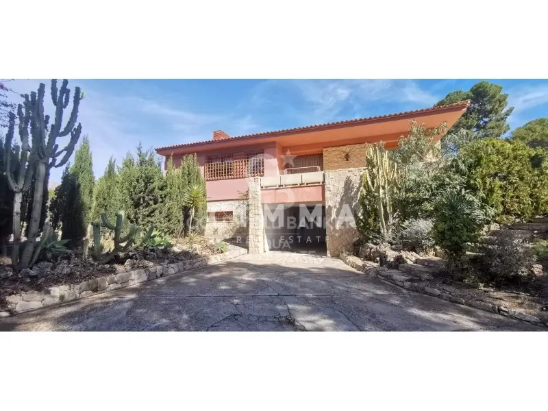 Venta Chalet con Jardin Los Collereros 4 Dormitorios Piscina