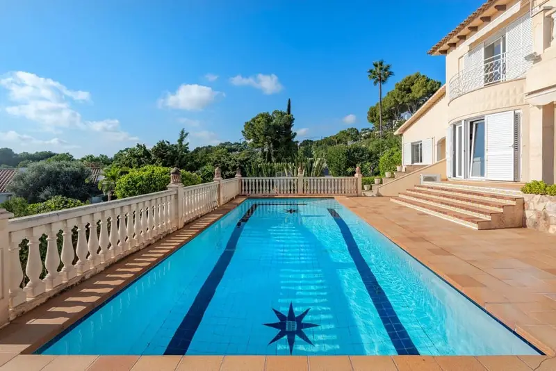 Chalet en Costa d en Blanes Mallorca con piscina y apartamento de invitados