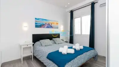 Apartamento en Nerja cerca de la Playa Burriana con Piscina y Parking