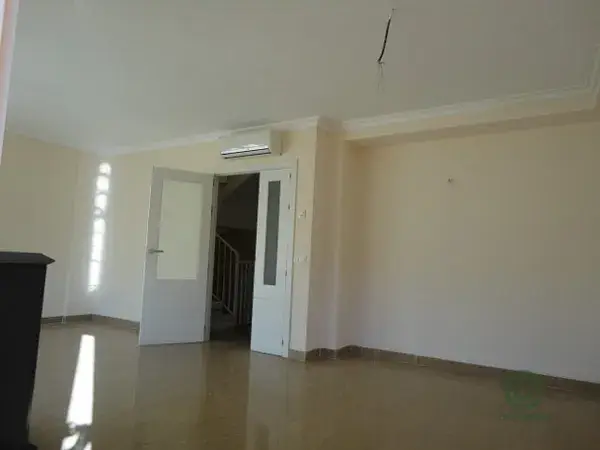 Adosado en Churriana 5 habitaciones 3 banos Jardin y Terraza