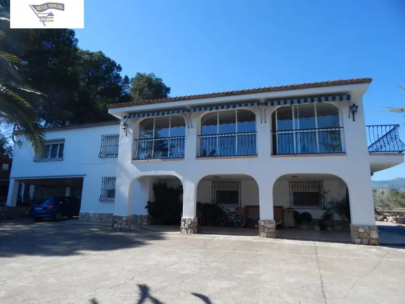 Chalet en Ontinyent con Piscina y Barbacoa - 390m2