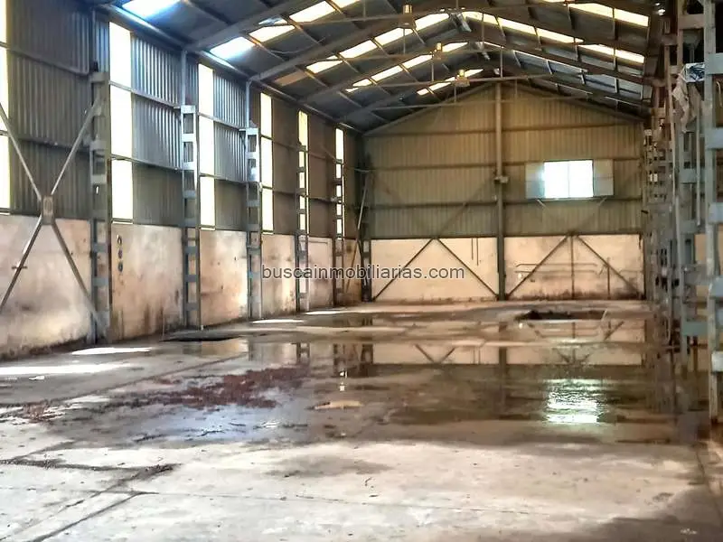 Nave industrial en venta en Buñol