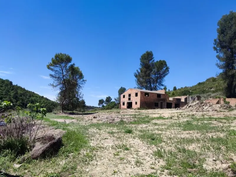 Venta Suelo en Talamanca - Finca Rústica con Terreno para Ganadería y Cultivo