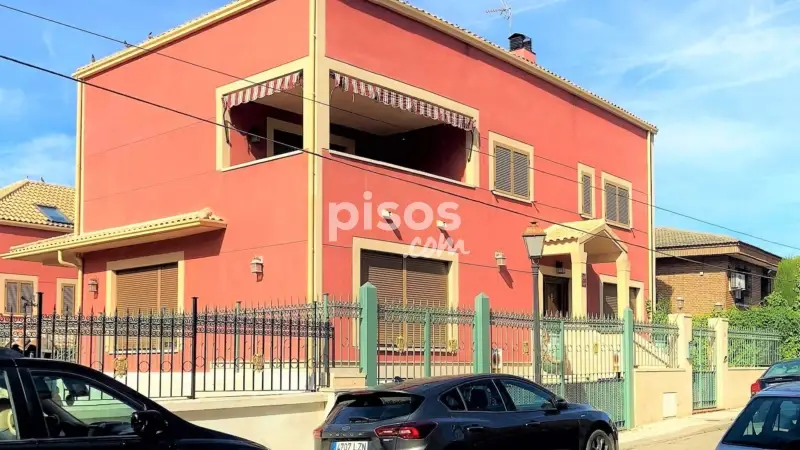 Chalet de Lujo en Aranjuez con Gran Salón y Buhardilla