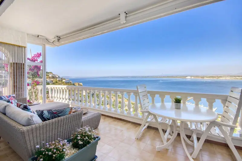 Apartamento en venta en Roses con vistas al mar y garaje