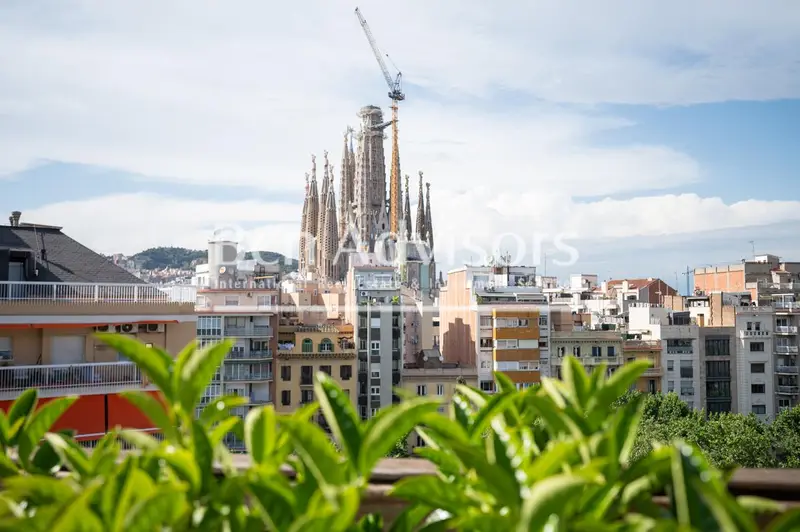 Atico con Terraza y Vistas a Sagrada Familia - Licencia Turistica