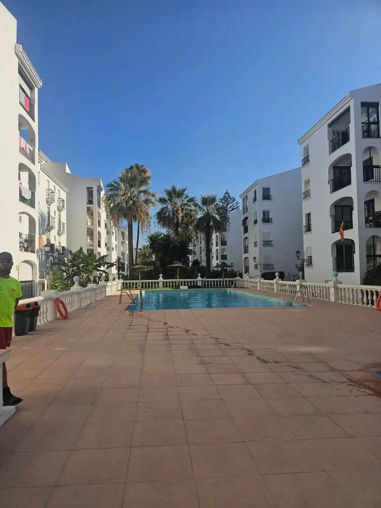 Apartamento en San Luis de Sabinillas con Vistas al Mar