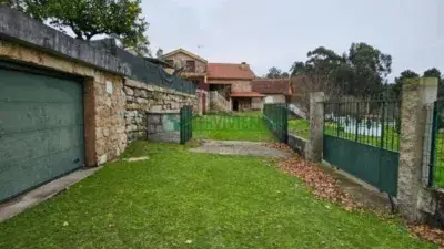 Casa adosada en Covelo con finca de 700m2