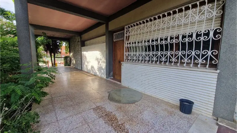 Chalet en Venta Palencia Ciudad 280m2 Jardin Piscina
