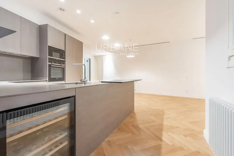 Lujo en el Barrio Gótico de Barcelona: Piso de 159m2 con 2 Dormitorios y 2 Baños
