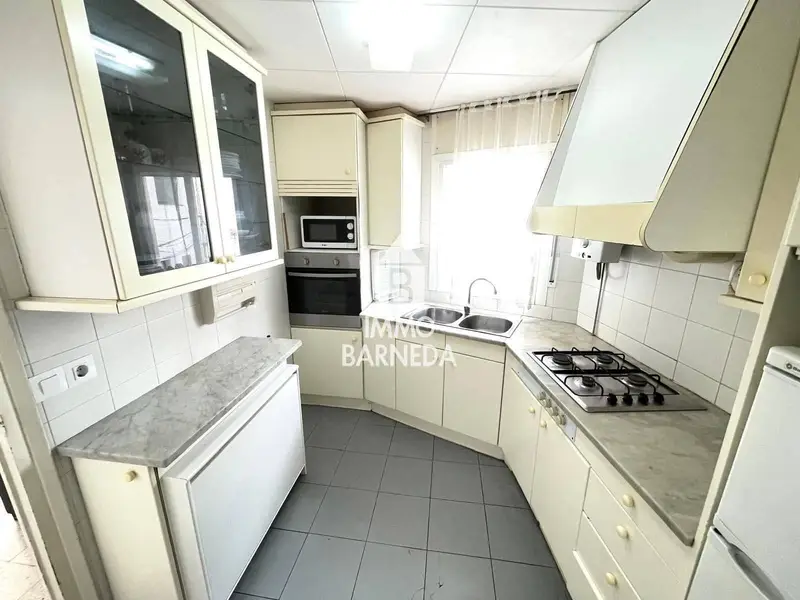 Chalet con Local Comercial en Roses