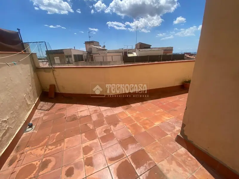 Piso con Terraza en Horta Guinardo Cerca del Park Güell