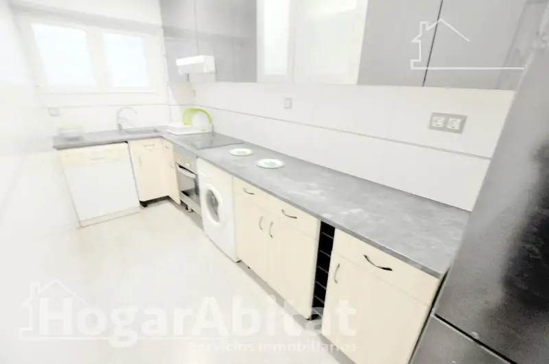 Piso Reformado en Torrefiel Valencia con Balcon