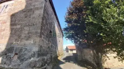 Casa en venta San Cibrao Das Viñas arquitectura popular con hórreo