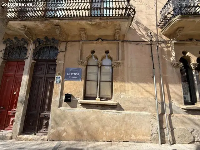 Casa Señorial en Pueblo:  Autenticidad y Carácter