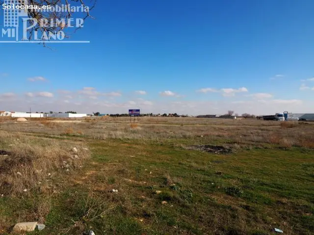 Solar 2407 m2 Juan Carlos I