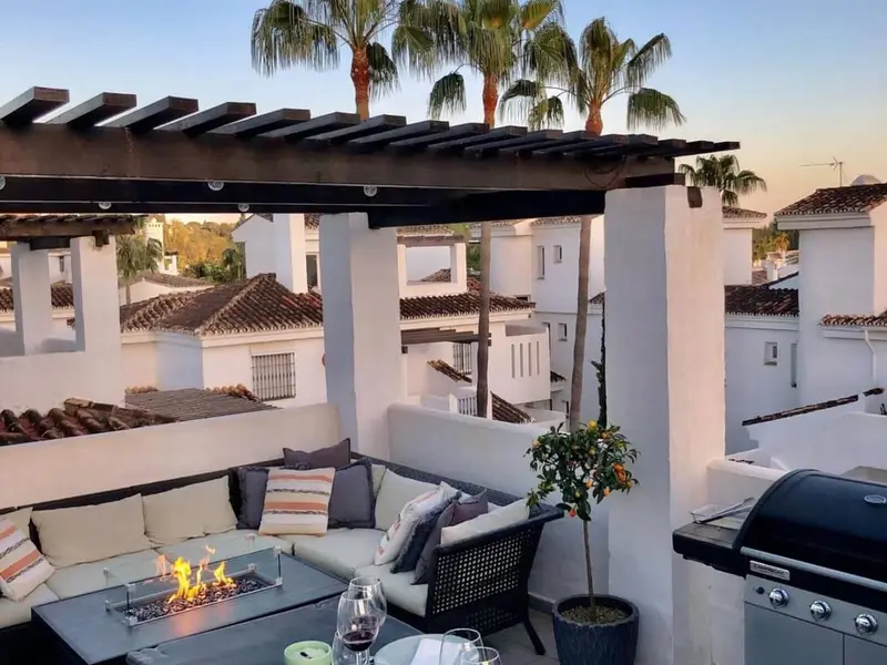 Atico en Los Naranjos Marbella con 2 Terrazas y Piscina