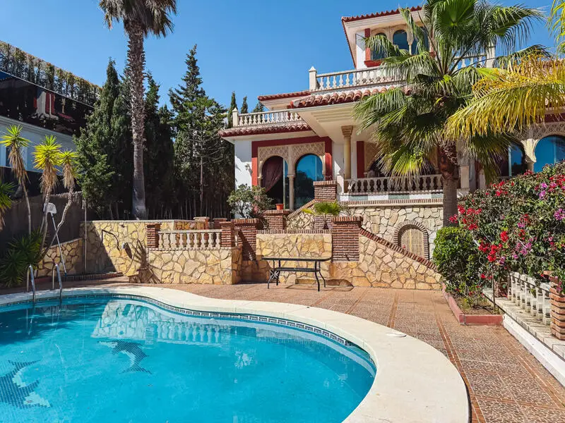 Villa de Lujo en Cala de Mijas 8 Dormitorios Piscina Privada