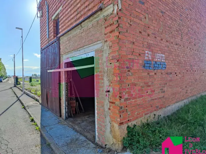 Nave y Solar en el Páramo Leonés - Ideal Negocio o Vivienda