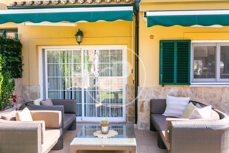Chalet Adosado en Palmanova con Piscina Privada - Alquiler Julio y Agosto 2025