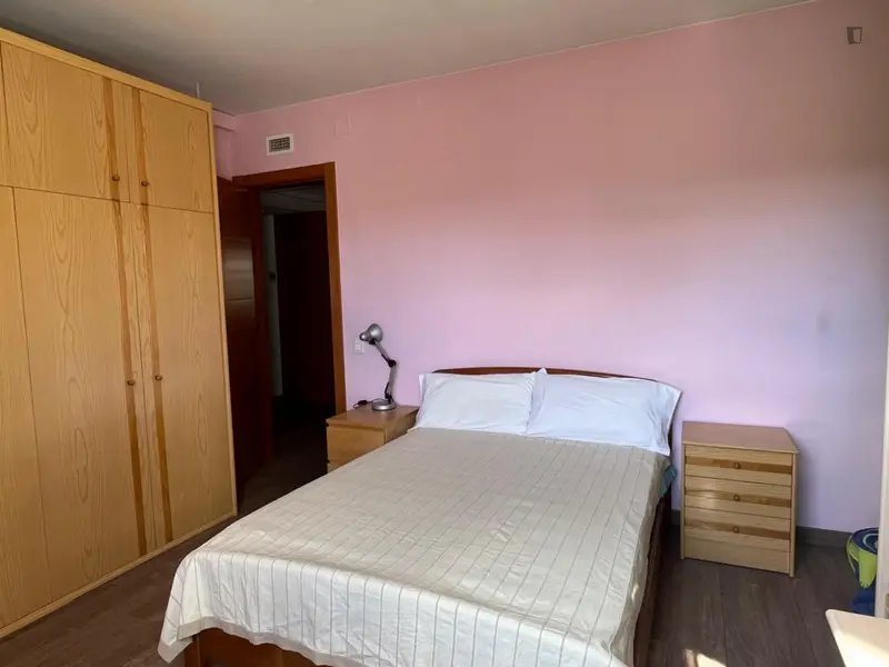 Habitacion Doble con Baño Privado Cerca de Barcelona