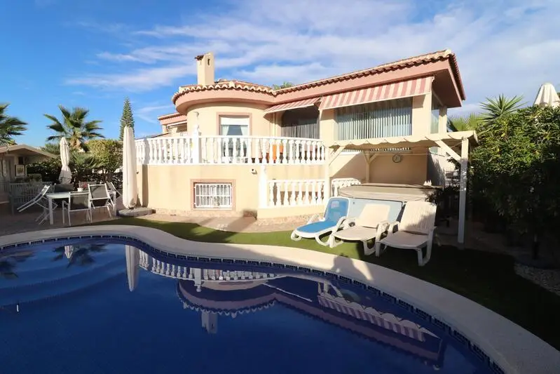 Villa 5 Dormitorios Benimar II Piscina Privada