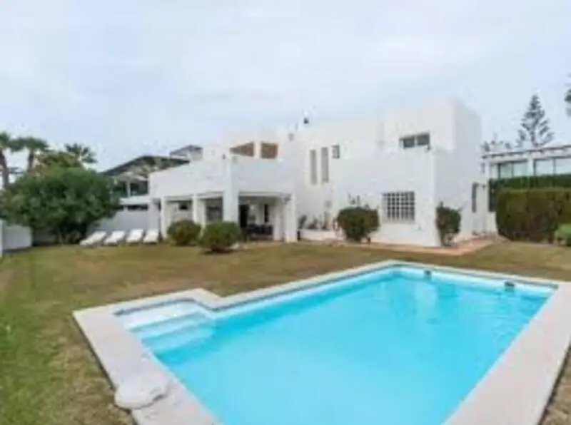 Villa de Lujo en Marbesa 4 Dormitorios Piscina Jardin
