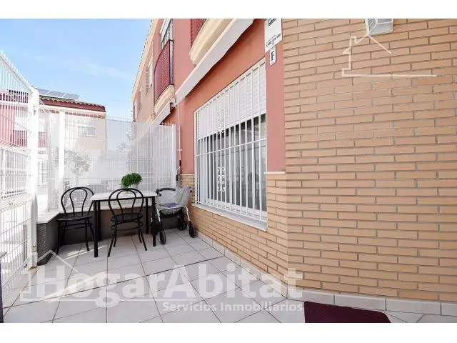 Adosado Seminuevo con Terraza y Garaje
