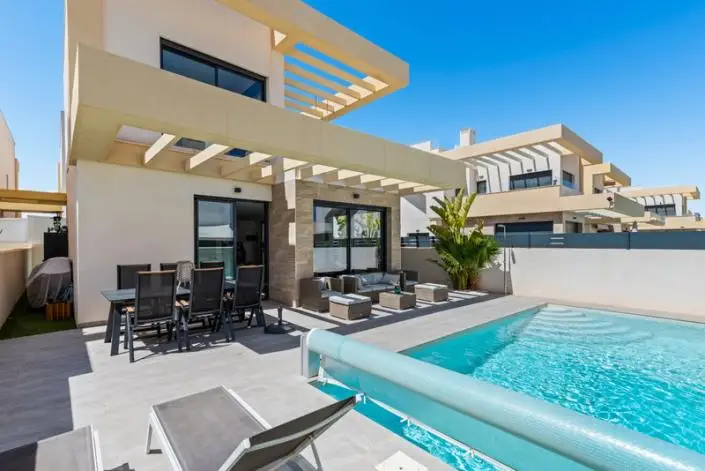 Villa 3 Dormitorios en Venta Los Montesinos